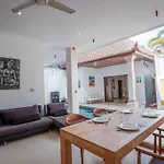 Silver Moon - Fantastic 4Br Villa In Seminyak Top Location
