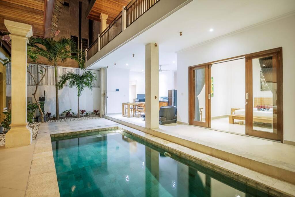 Villa Silver Moon - Fantastic 4br In Location Seminyak (Bali)